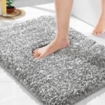 Chikase Yimobra Bathroom Rugs Non Slip Washable, Ultra Soft and Water Absorbent Bath Mats, Plush Fluffy Shower Mat Outside, Microfiber Thick Matts for Bathroom Floor/Sink, 24x17, Light Gray and White