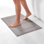 Chikase Amazon Basics Banded Bathroom Bath Rug Mat, Machine Washable, 100% Cotton, 31" x 20", Powder Gray - Image 2